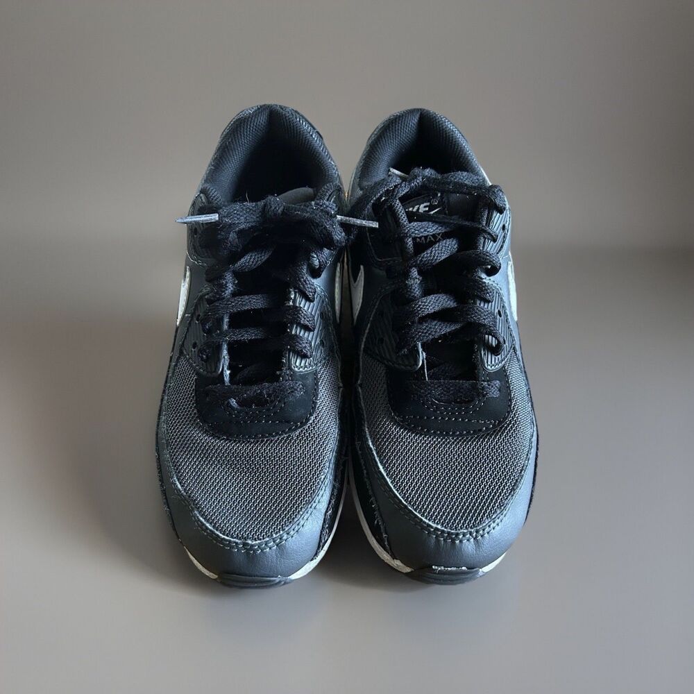 Nike Air Max 90 Running Shoes Black And White Size 8  Jogging Walking Outdoor